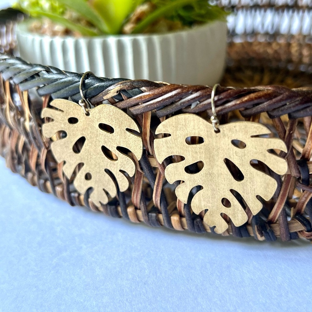 5/$25 Leaf Shaped Earrings